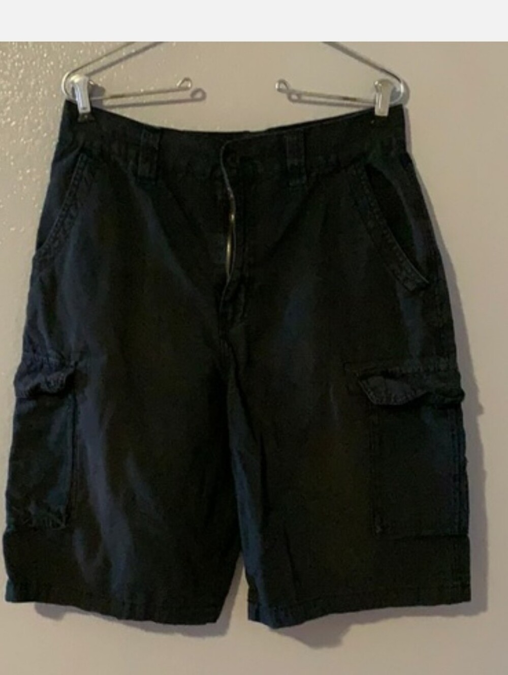 Airwalk black cargo shorts, Sz 30